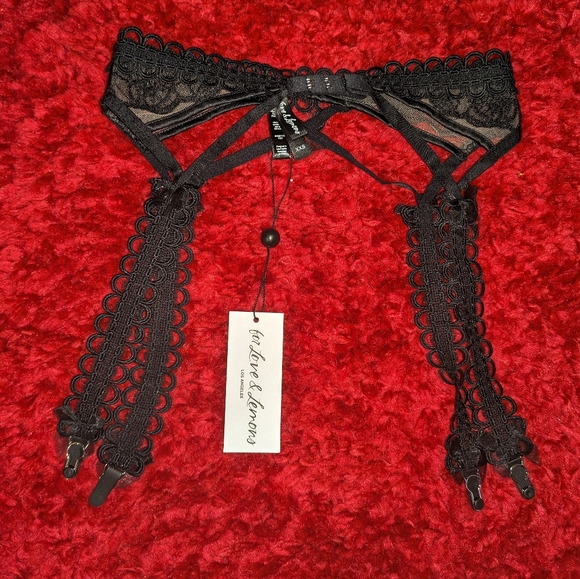 D5. NWT FOR LOVE AND LEMONS SWIRLY FLORAL GARTER BELT - Picture 6 of 10